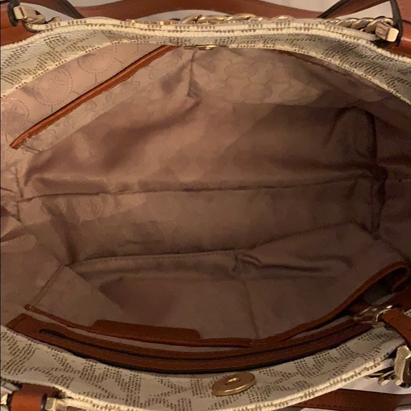 Michael Kors purse - Picture 3 of 5